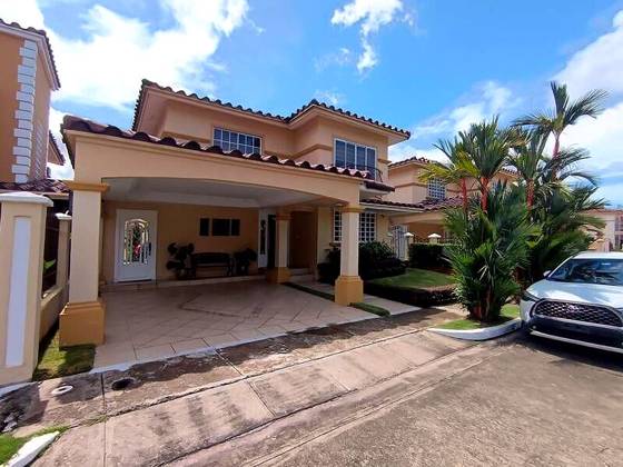 VENTA DE CASA UNIFAMILIAR EN GOLDEN SPRINGS, CONDADO DEL REY