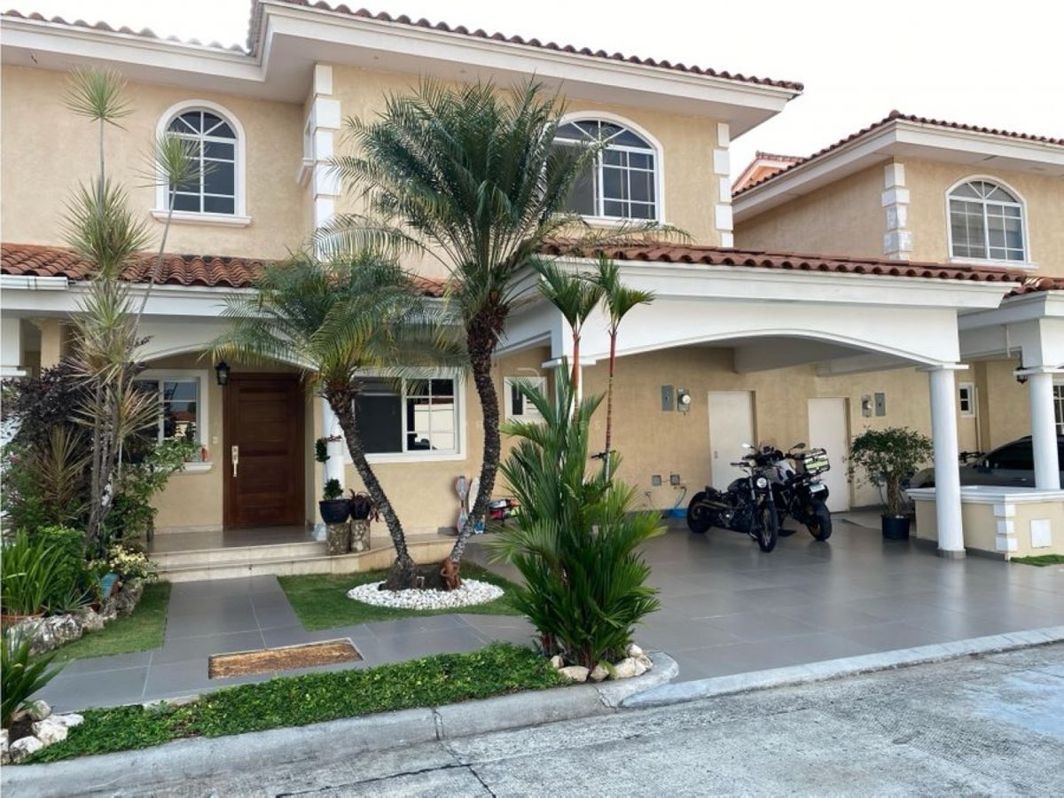 VENTA DE CASA EN RESIDENCIAL PALMERAS DEL ESTE