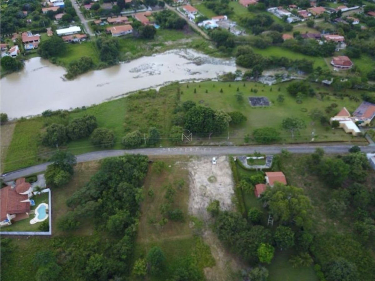 VENTA DE TERRENO EN CORONADO